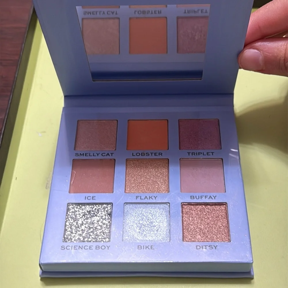 Makeup Revolution F.R.I.E.N.D.S PHOEBE Eye Shadow Palette
